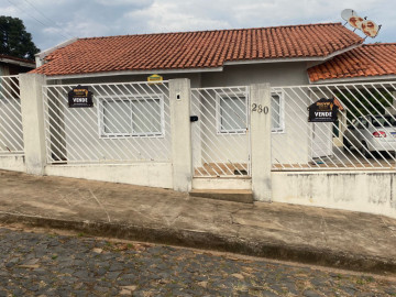 Casa à Venda